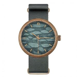 Pánske drevené hodinky s textilným remienkom v sivej farbe